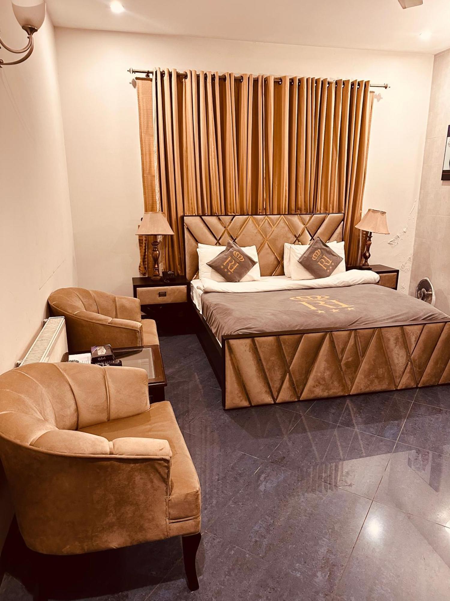 Reina Boutique Hotel - G9 Исламабад Екстериор снимка