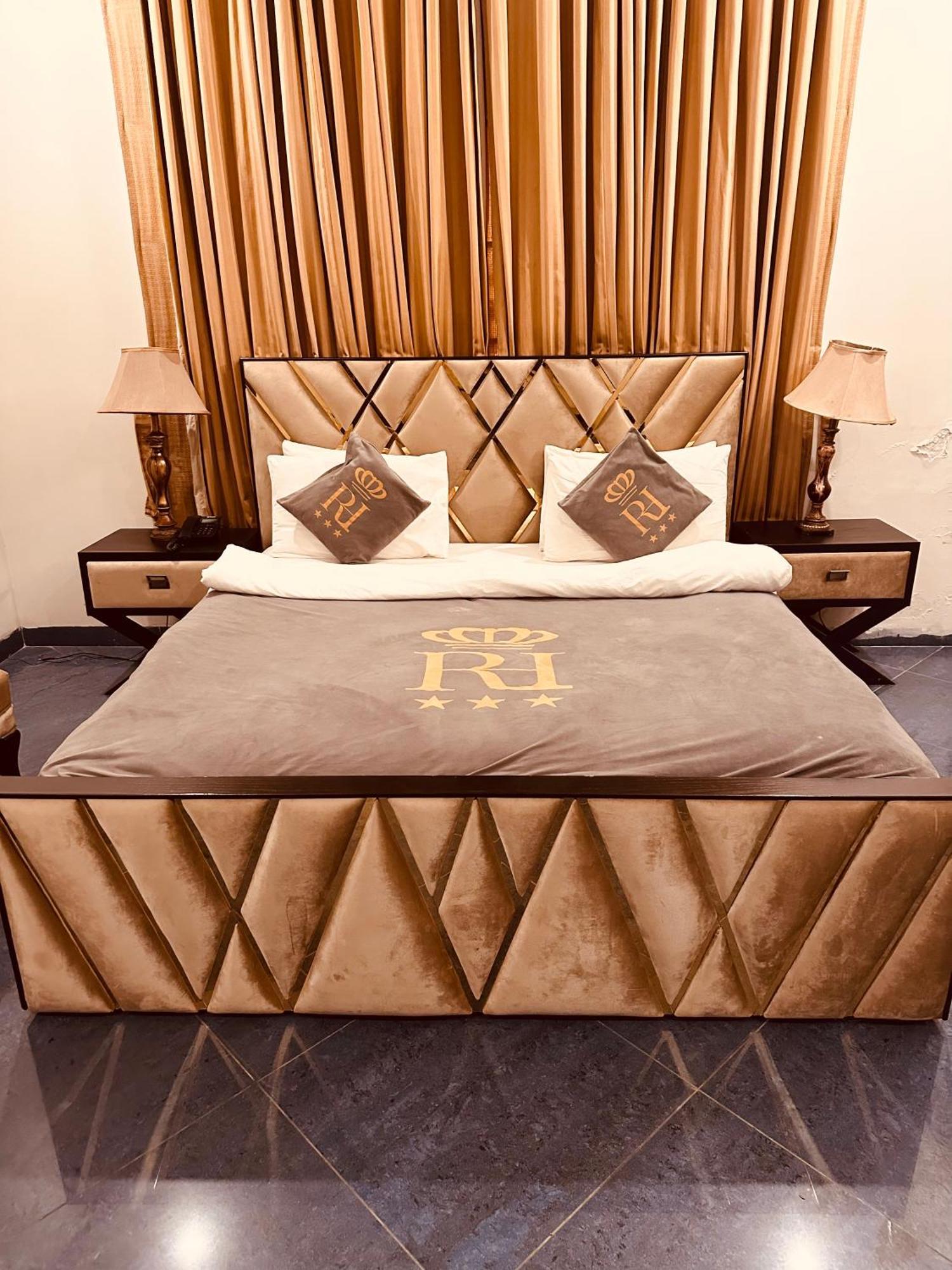 Reina Boutique Hotel - G9 Исламабад Екстериор снимка