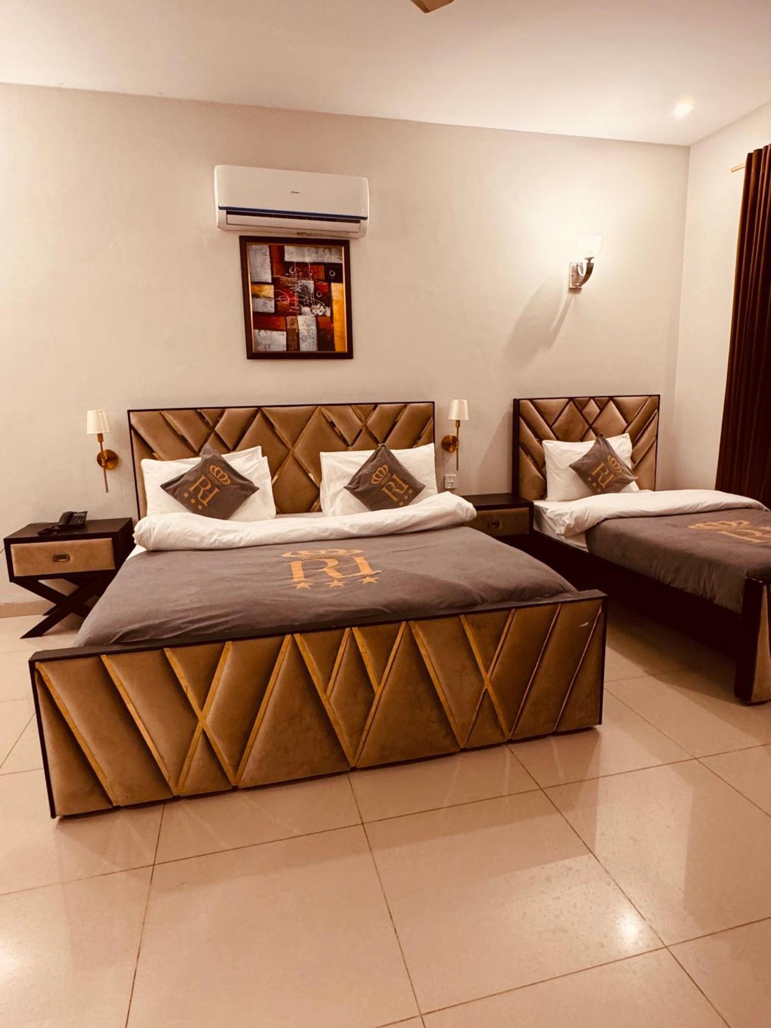 Reina Boutique Hotel - G9 Исламабад Екстериор снимка