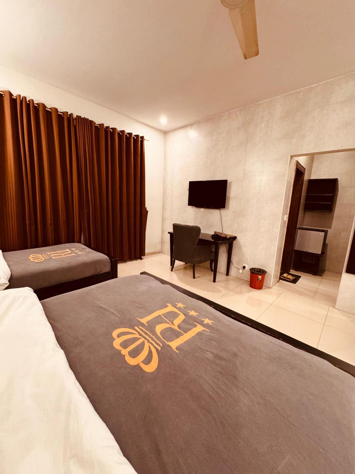 Reina Boutique Hotel - G9 Исламабад Екстериор снимка