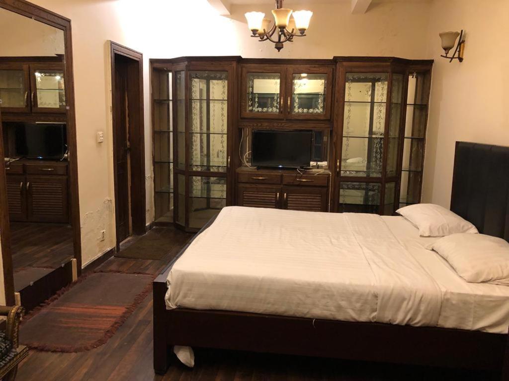 Reina Boutique Hotel - G9 Исламабад Екстериор снимка